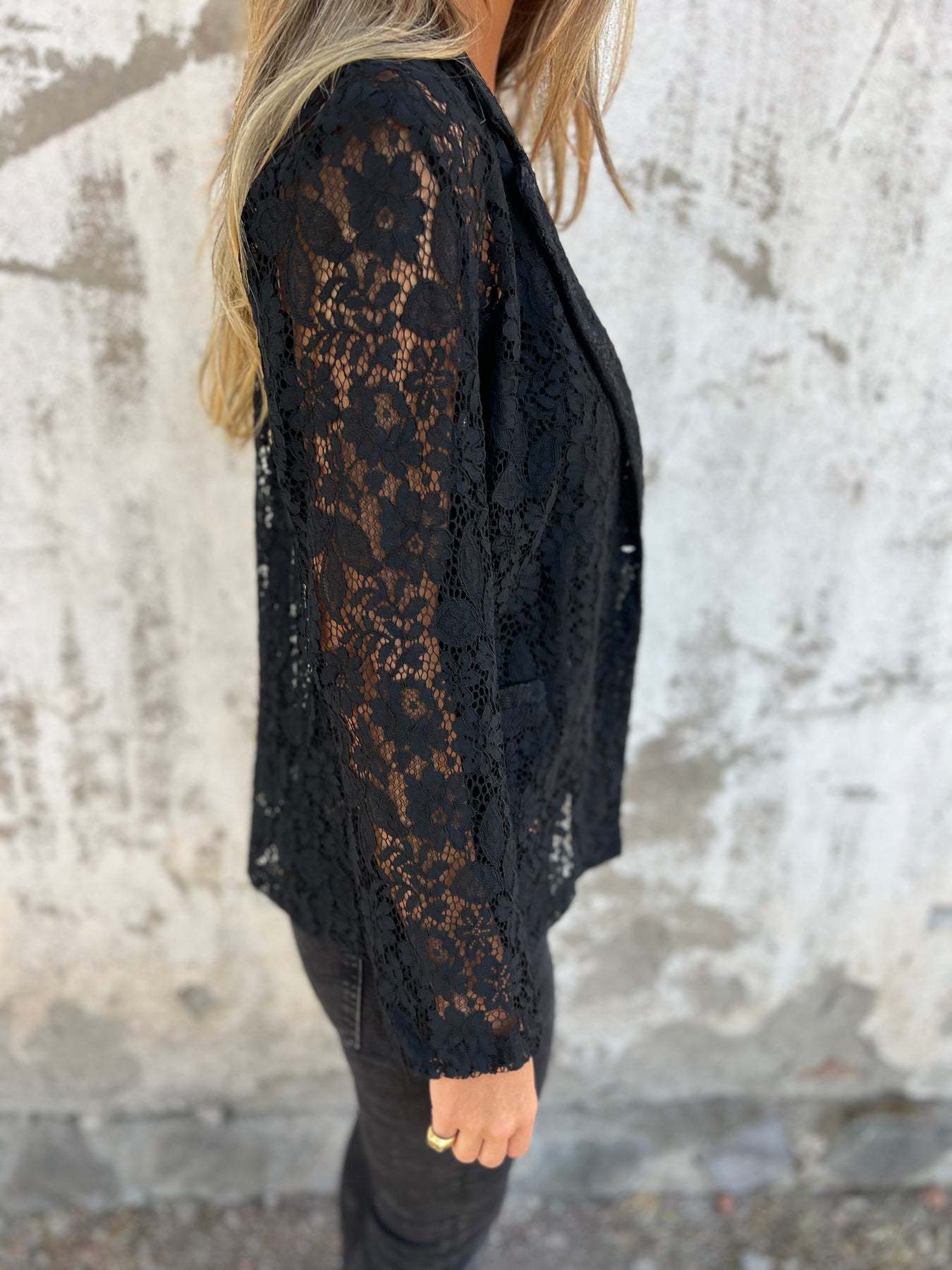 Lena | Blazer de renda transparente com estrutura elegante