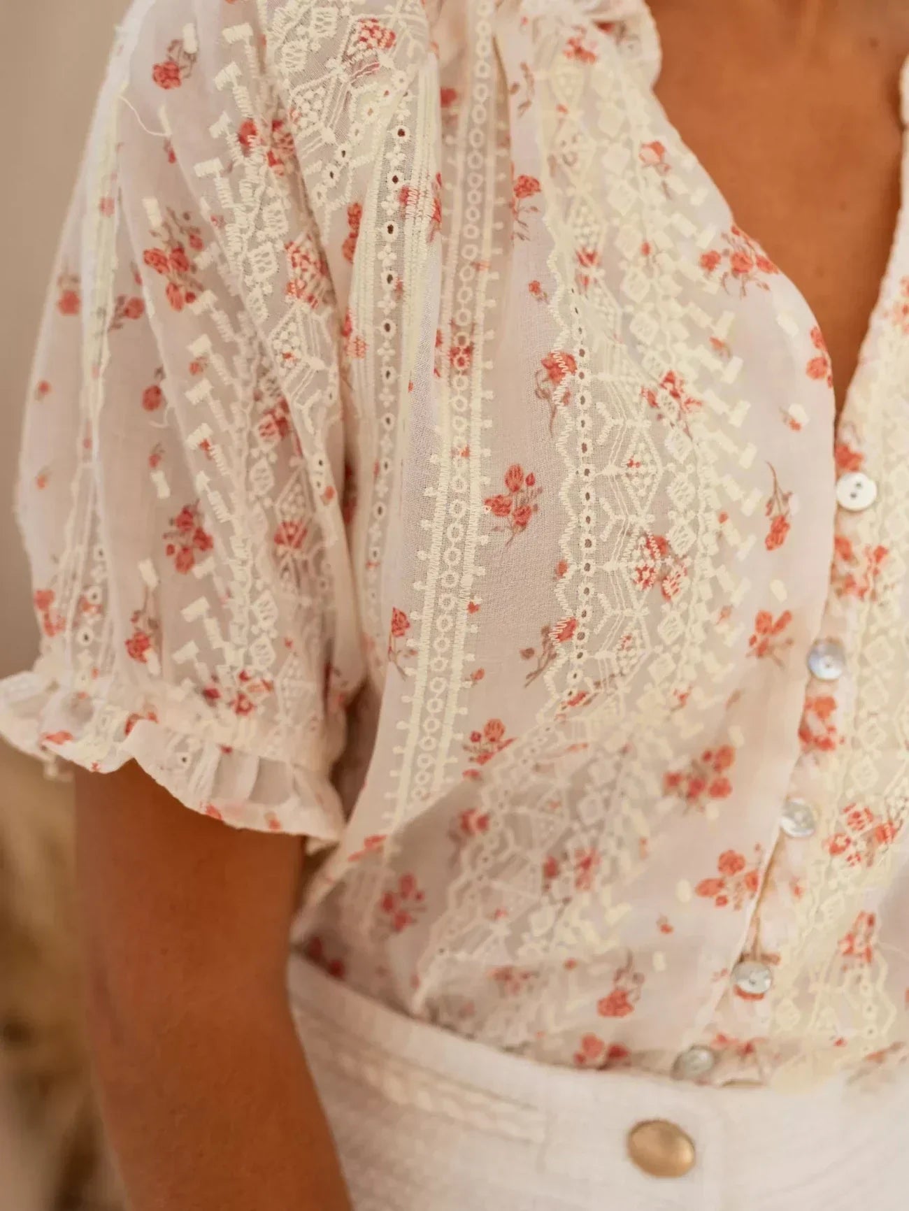Elina™ - Blusa Floral com Charme de Verão