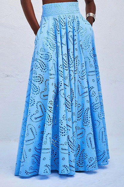 Conjunto de duas peças com bordado e saia de cintura alta com bolsos