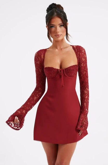 Flora - Vestido curto com detalhes em renda